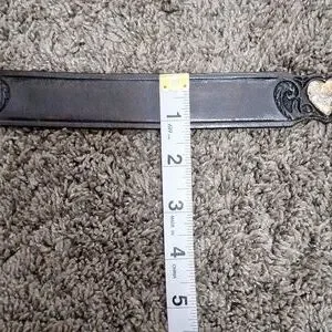 Silver Creek genuine leather heart cut out embossed belt - 39\